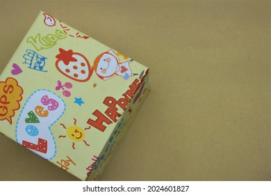 a small box with a custom image that can be used as a gift with a soft color background