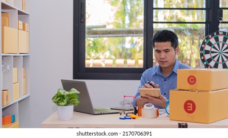 Small Business Entrepreneur Freelancer For Sme Business Starting Mid Size Business Working From Home With Boxes And Laptops Online Selling And Parcel Delivery Ideas