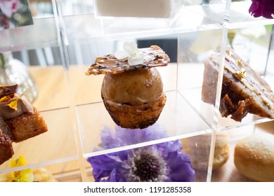 Small Cake With Hojicha Brulee, Black Sesame Sable Breton And Sesame Nougatine