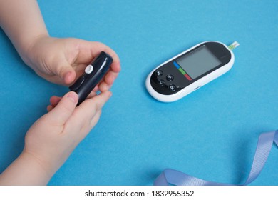 Small Child Presses The Button Glucose Meter, Blood Glucose Meter, Childhood Diabetes, Child Health Care