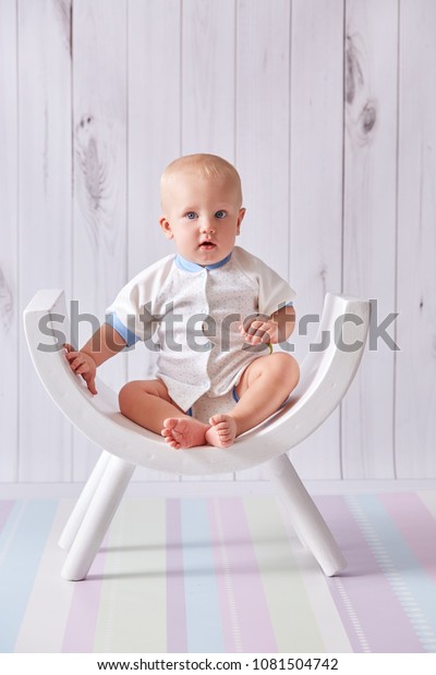 small baby sitting chair