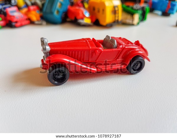 small children\
toy single car color plastic\
auto