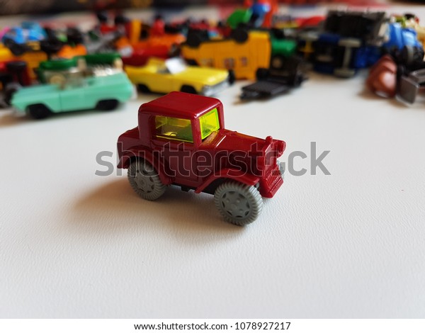 small children\
toy single car color plastic\
auto