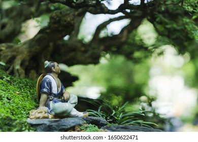 The small culpture  based on the old story