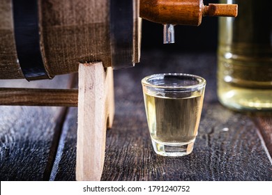 Small Dose Glasses, High Quality Distilled Alcohol. Brazilian Cachaça (called Pinga), Dripping, With Rustic Wood Brazil, Bar Image, Old Cellar.