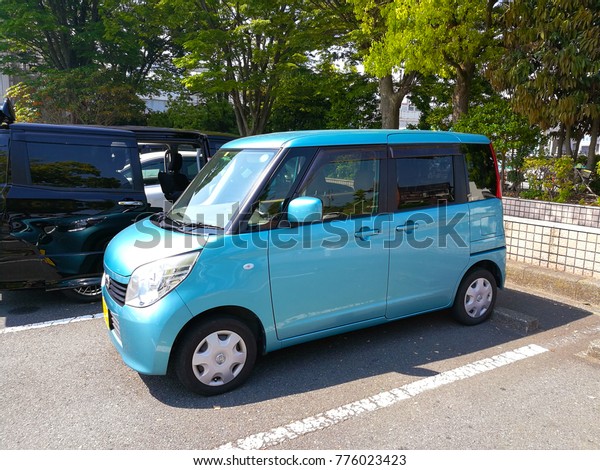 small family\
compact van very common in\
Japan