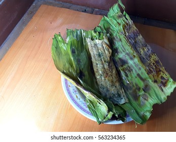 Small Fish Burn By Banana Leaf Stock Photo 563234365 | Shutterstock