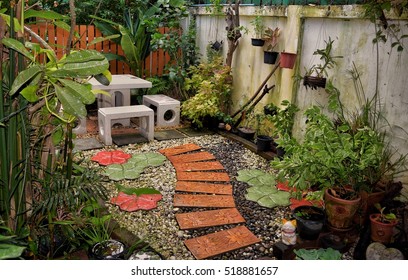 Small House Garden Images, Stock Photos & Vectors | Shutterstock
