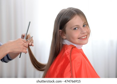 320,217 Haircut girl Images, Stock Photos & Vectors | Shutterstock