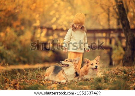 Similar – Foto Bild fröhliches Kind Mädchen mit einem Korb voller Äpfel, das mit ihrem Hund spielt.