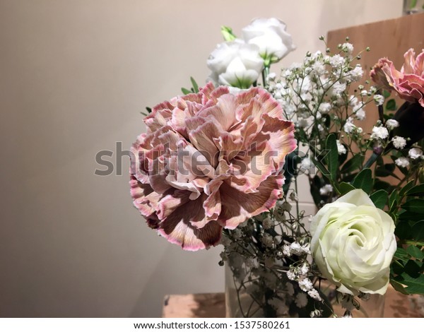 Small Glass Vase Bouquet Roses Dried Stock Photo Edit Now 1537580261