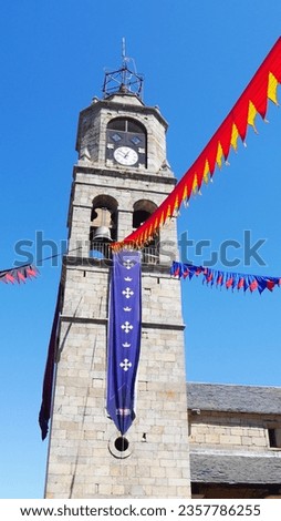 Small Hispanic village celebrating, Middle Ages atmosphere, with entertainment, decorations, flags, lots of tourists, total fun, family vacation, around a medieval castle, stands to buy all kinds