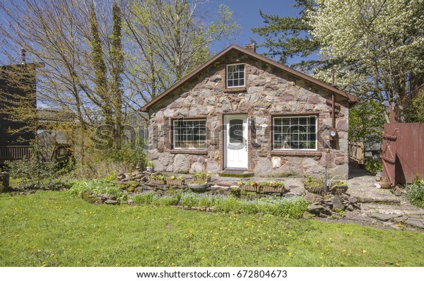 Small House Columbia River Gorge Oregon Stock Photo Edit Now