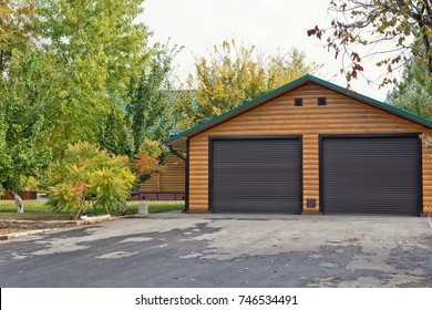 Small Log Cabin With 2 Car Garage Built Away From The City In A Forest