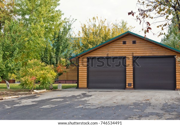 Small Log Cabin 2 Car Garage Stock Photo Edit Now 746534491