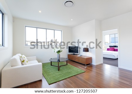Small Modern Living Room Tv Couch Stockfoto Jetzt