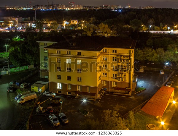 Small office modern building in\
five floors in classical style and park for cars fenced fence with\
barrier. Pavshino, Krasnogorsk, Moscow Region, Russia -\
2017