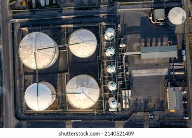 Small Oil Refinery White Round Tanks Stock Photo 2140521409 | Shutterstock