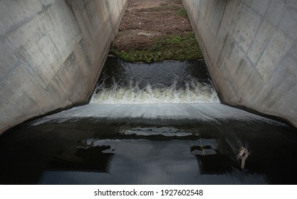 Overflow weir Images, Stock Photos & Vectors | Shutterstock