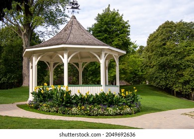 Small Pavilion Near The Ontario Lake In The Canadian Countryside In September