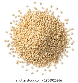 kleiner Haufen roher weißer Quinoa einzeln auf weißem Hintergrund, Draufsicht.