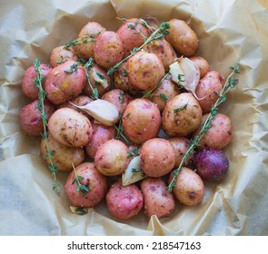 Small Red Potatoes With Garlic, Thyme And Sea Salt For Baking