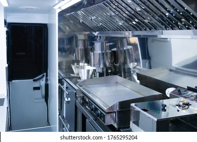 Small Restaurant Kitchen. Empty Restaurant Kitchen With New Equipment. Industrial Electric Frying Pan And Deep Fryer. Concept - Sale Of Restaurant Equipment. Cafe Is Empty Due Quarantine. Bankruptcy