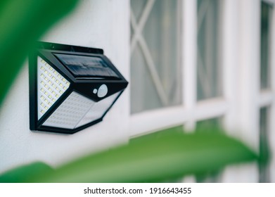 Small Solar Powered Led Light With Motion Sensor 