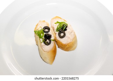 Small Starter Cheese Canapés With Olives And Leeks