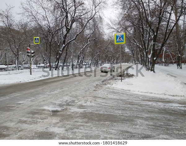 small street crossroads\
in the Uralmash area, in the city of Yekaterinburg, Sverdlovsk\
region.