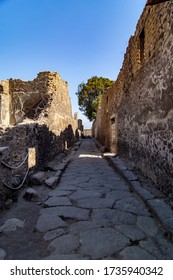 The Small Streets Of Pompeia