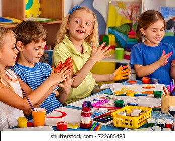 Small Students With Teacher Finger Painting In Art School Class. Break School In Painting Class. Mom And Kids At Home. Craft Drawing Education Develops Creative Abilities Of Children. Children Indulge