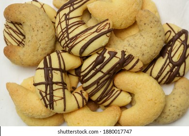 Small Walnut, Almond And Chocolate Crescent Cookies