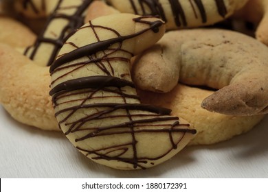 Small Walnut, Almond And Chocolate Crescent Cookies