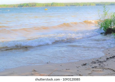 small wave is breaking