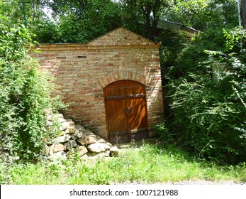 A Small Wine Cellar House
There Is A Small Wine Cellar House In Vienna.
