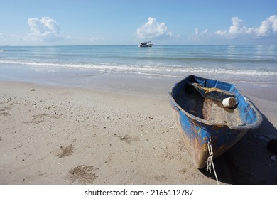 Small Wood Fishing Boats Used In Asia For Sustainable Fishing In Shallow Seas Asia And Thailand

