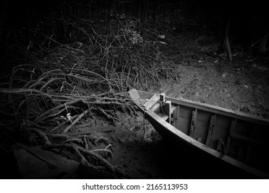 Small Wood Fishing Boats Used In Asia For Sustainable Fishing In Shallow Seas Asia

