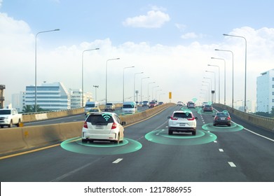 Intelligentes Auto, selbstfahrendes Fahrzeug mit Radar-Signalsystem und drahtloser Kommunikation, Autonome Autos