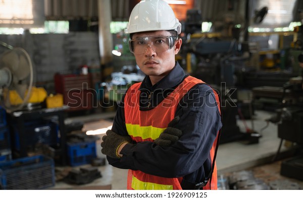 Smart factory asian man concept. Inspection\
technician, factory engineer, inspection of the machine condition\
in the factory. Inspection by technicians, industrial business,\
production machinery