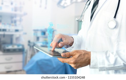 Smart Health Care Internet Of Things And Hospital Automation Management , Artificial Intelligence Hologram Robot Adviser Technology Concept. Doctor With Stethoscope Using Tablet For Remote Monitoring.
