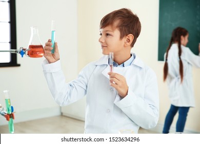 Smart Pupil Test Tubes Chemistry Class Stock Photo 1523634296 ...