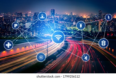Concepto de tecnología de transporte inteligente para el futuro tráfico de coches en carretera. Un sistema inteligente virtual realiza análisis de información digital para conectar datos de vehículos en la calle de la ciudad. Innovación futurista.