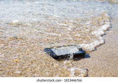 450 Cell phone underwater Images, Stock Photos & Vectors | Shutterstock