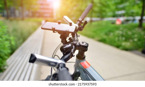 Smartphone Holder For Bike. Cell Phone Holder On Bicycle To Use Gps. 