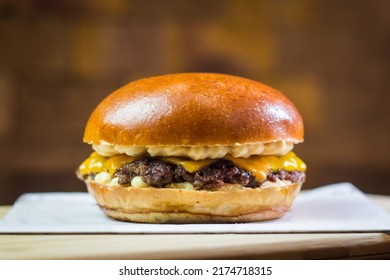 Smash Burger in a wood table and a brick background