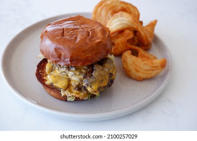 Smashburger Cheeseburger Brioche
 Bun Curly Fries