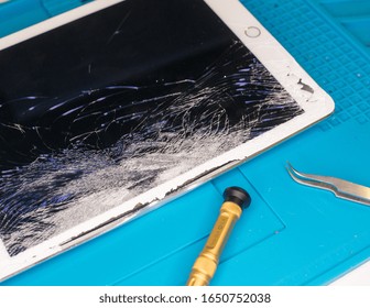 Smashed IPad Ready For Damaged Screen Repair