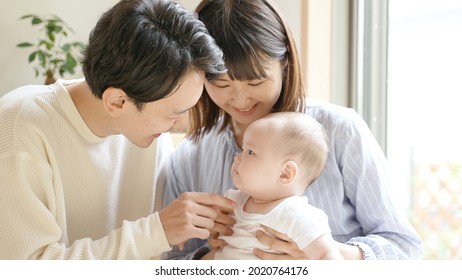 Smile Family Photo Of Mom And Dad With Their Baby 