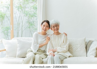 Smiling Asian mother and daughter - Powered by Shutterstock